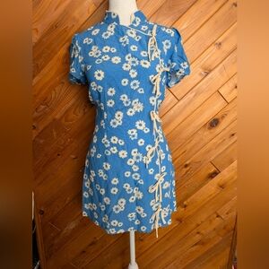 Kitri Harlow Blue Floral Mini Dress with Cream Details Size 4